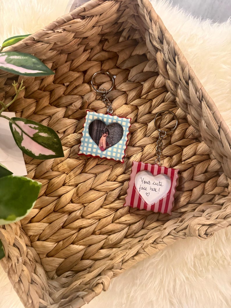 Custom Scalloped Heart Photo Frame Keychain
