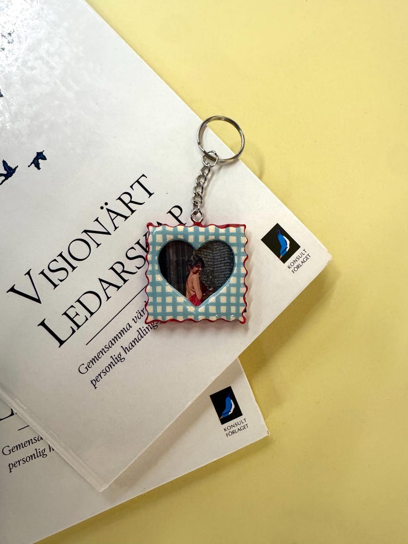 Custom Scalloped Heart Photo Frame Keychain