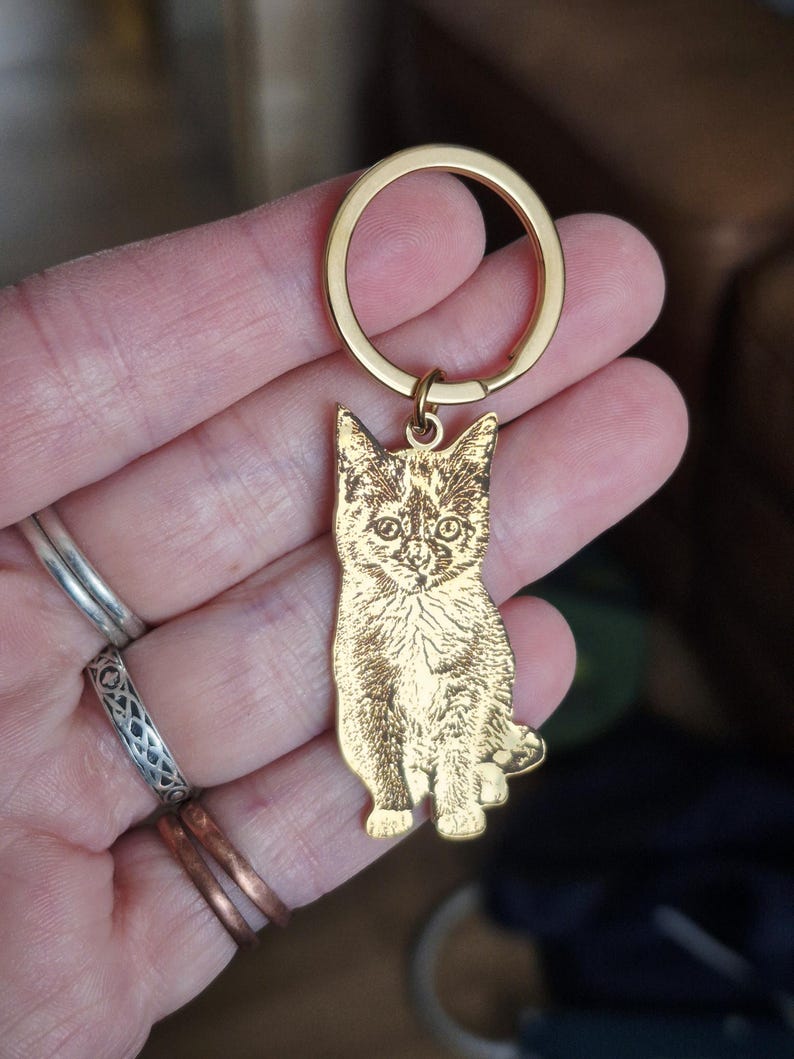 Custom Engraved Pet Photo Keychain | Personalized Dog Portrait Keyring