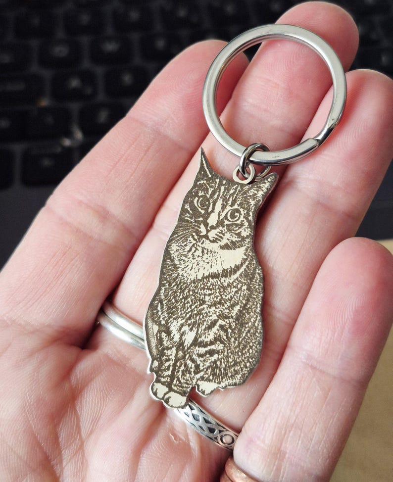 Custom Engraved Pet Photo Keychain | Personalized Dog Portrait Keyring